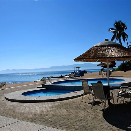 Skinny Hippos Lodge Mangochi Exterior photo